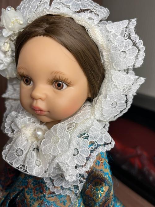 Прекрасные фогуерера паола Рейна из серии Las Amigas Regionals в аутфите Valencianas & фогуерера Alicantinas. 04