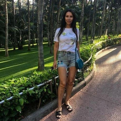 Спортивная бабушка прекрасно выглядит в свои 62 года. 05