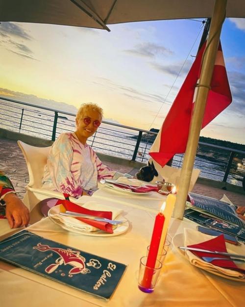 Борющаяся с онкологией лайма Вайкуле перестала скрывать отрастающие волосы. 01