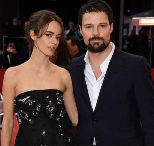 Актер Данила Козловский редко видится с дочерью, живущей в США. 01