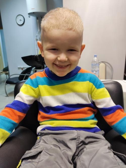 Руфь моднаястрижка детскаястрижка рукиножницы. 05