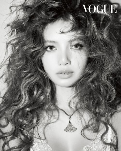 251125: лиса из Blackpink для декабрьской обложки 'Vogue'. 02
