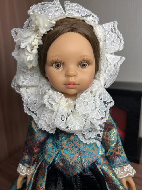 Прекрасные фогуерера паола Рейна из серии Las Amigas Regionals в аутфите Valencianas & фогуерера Alicantinas. 03