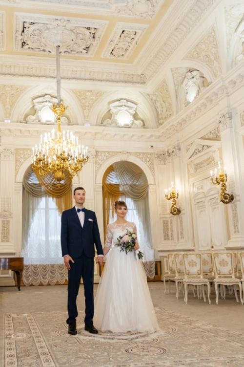 Однажды у знакомого из Архангельска увидела свадебные фото в очень красивом загсе. 02