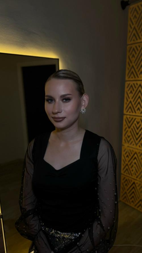 Участвую в вельском проекте, собираю красивых девочек на фотосессию (макияж + прическа), вот одна из них. 01