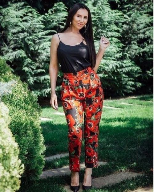 Спортивная бабушка прекрасно выглядит в свои 62 года. 04