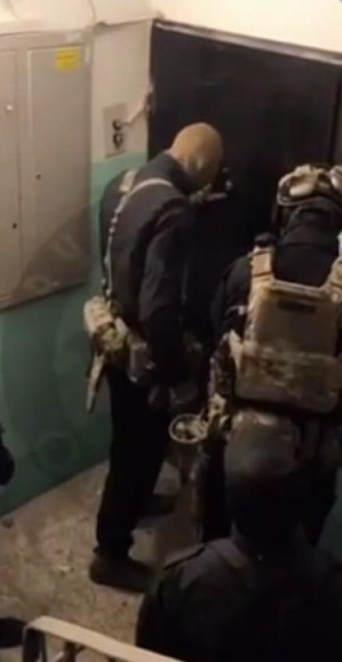 В Екатеринбурге кавказец жестоко избил пенсионерку и её внука: ему показалось, что они потрогали его машину.

