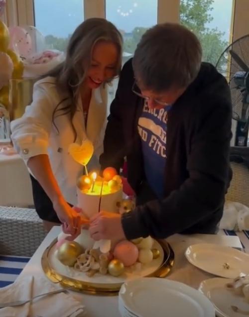 Андрей Аршавин фото с возлюбленной и дочерью показал. 02