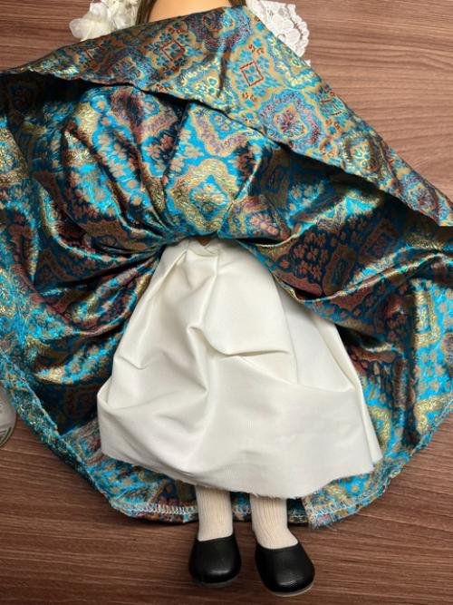 Прекрасные фогуерера паола Рейна из серии Las Amigas Regionals в аутфите Valencianas & фогуерера Alicantinas. 08