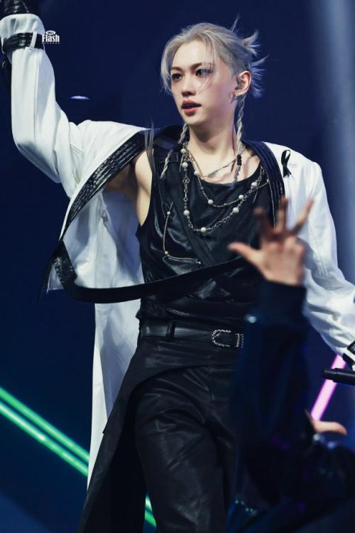 031225: про прически Феликса на Mama. 07