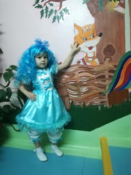 С голубыми волосами. 02