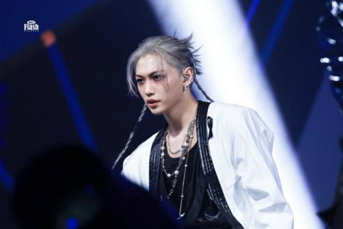 031225: про прически Феликса на Mama. 08