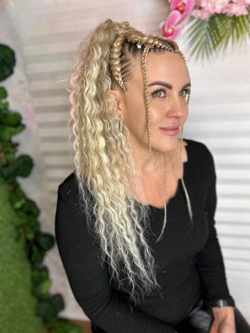 Топ причесок на корпоратив, с которыми еще и новый год встретить получится. 04