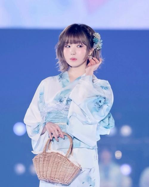 101225: Хитоми, чей стайлинг сейчас гораздо лучше, чем в дни IZ * ONE. 05