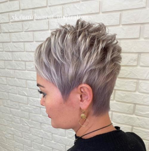 Короткая стрижка - это практично и удобно, необычайно стильно и в то же время весьма креативно и выразительно. 05