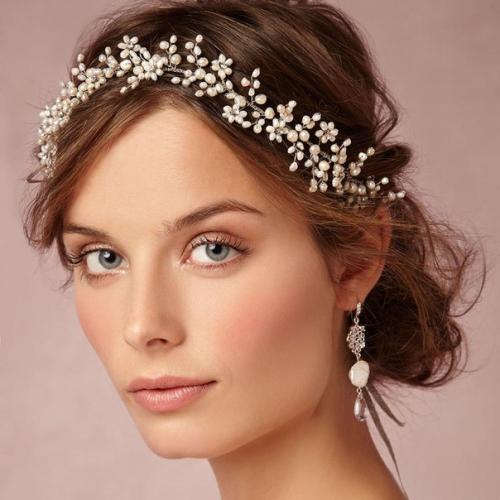 Новогодняя прическа?  Новогодний стиль просто обязан быть изящным, красивым и незабываемым. 01