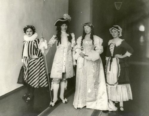 Как праздновали новый год в институтах благородных девиц. 02