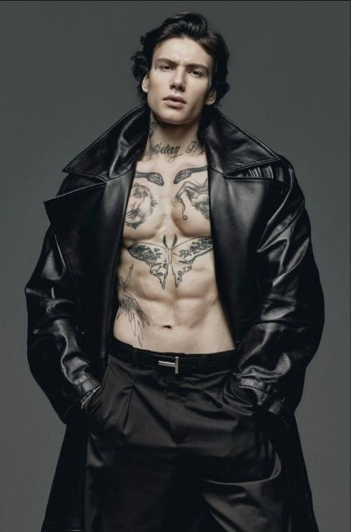 Xolidayboy (Иван Ржевский) в брутальной фотосессии.

