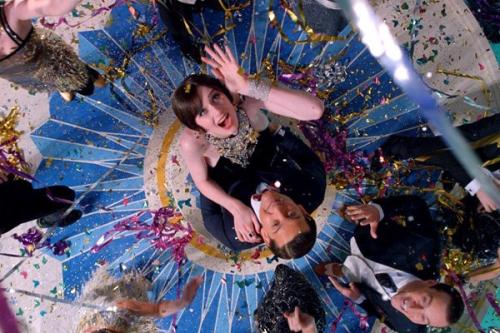 Гимназисты!  А именно ученики 8-11-х классов и выпускники близится новый год, а вместе с ним и новогодняя дискотека! 04