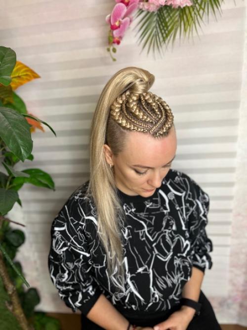 Топ причесок на корпоратив, с которыми еще и новый год встретить получится. 05