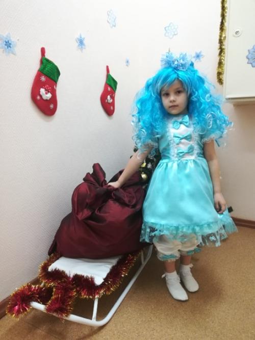 С голубыми волосами. 04