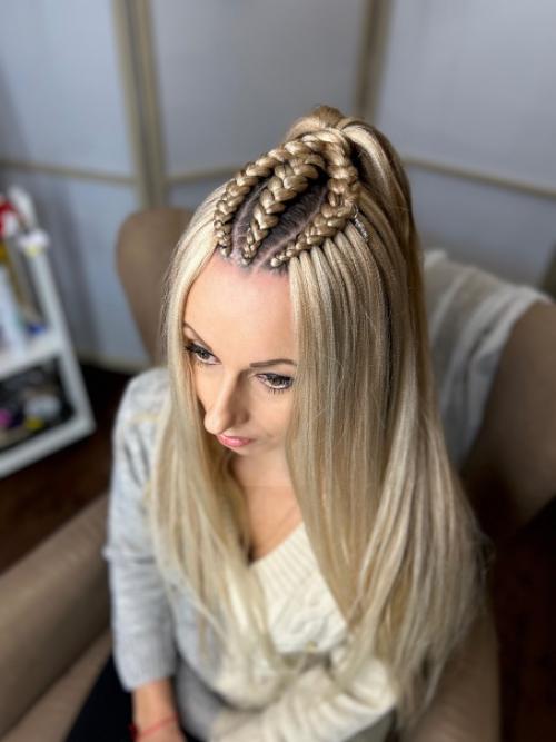 Топ причесок на корпоратив, с которыми еще и новый год встретить получится. 02