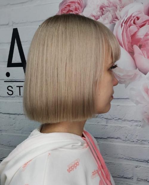 Самая популярная и актуальная во все времена женская стрижка каре считается одной из самых женственных и элегантных женских причесок. 01