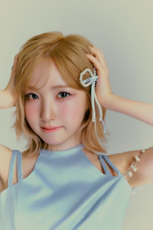 101225: Хитоми, чей стайлинг сейчас гораздо лучше, чем в дни IZ * ONE. 08