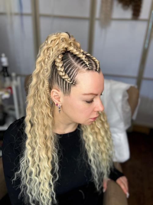 Топ причесок на корпоратив, с которыми еще и новый год встретить получится. 01