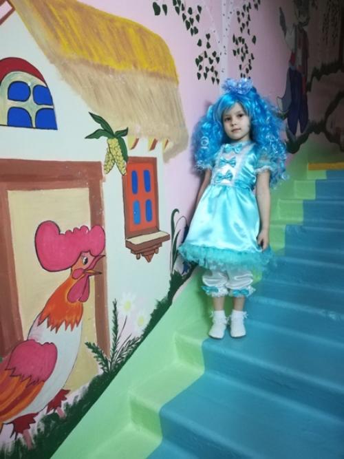 С голубыми волосами. 01