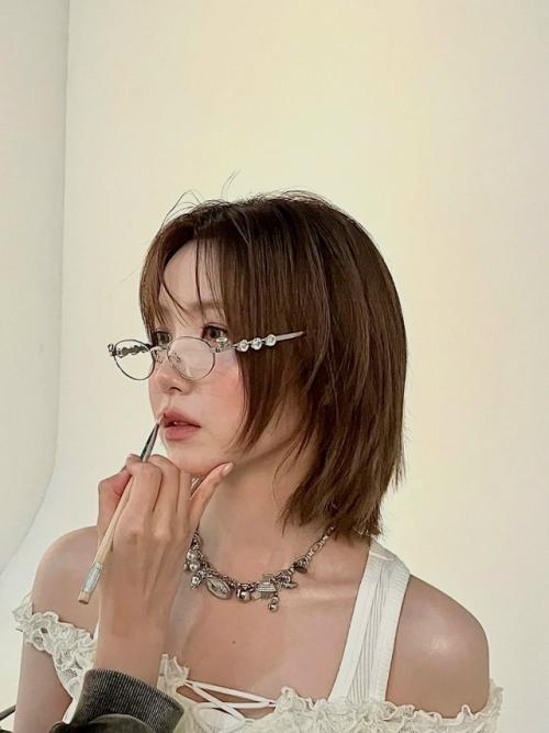 101225: Хитоми, чей стайлинг сейчас гораздо лучше, чем в дни IZ * ONE. 03