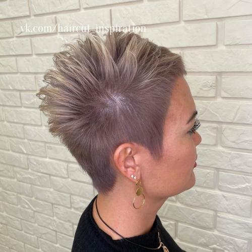 Короткая стрижка - это практично и удобно, необычайно стильно и в то же время весьма креативно и выразительно. 07