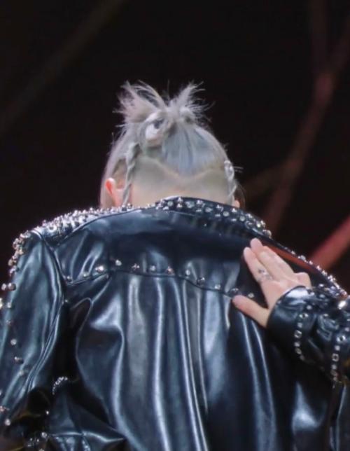 031225: про прически Феликса на Mama. 06