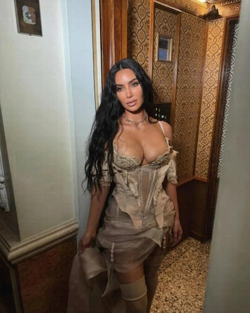 Безумный топ и самые провальные образы звёзд за 2025 год. 02