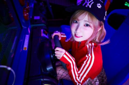 101225: Хитоми, чей стайлинг сейчас гораздо лучше, чем в дни IZ * ONE. 07