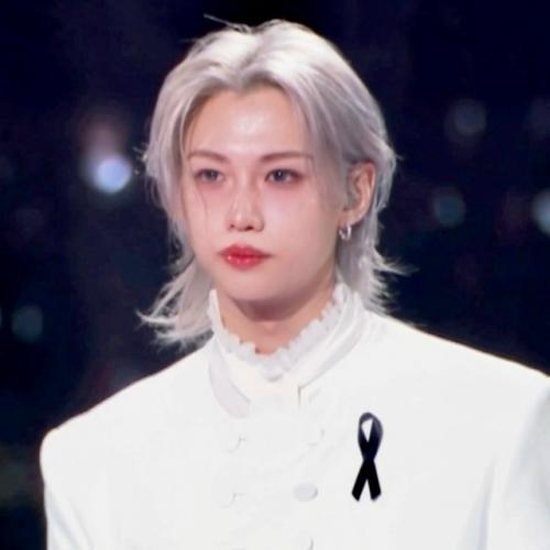 031225: про прически Феликса на Mama. 05