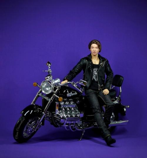 Я, конечно, не могла обойти вниманием этого парня от менгф. 01