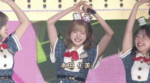 101225: Хитоми, чей стайлинг сейчас гораздо лучше, чем в дни IZ * ONE. 09