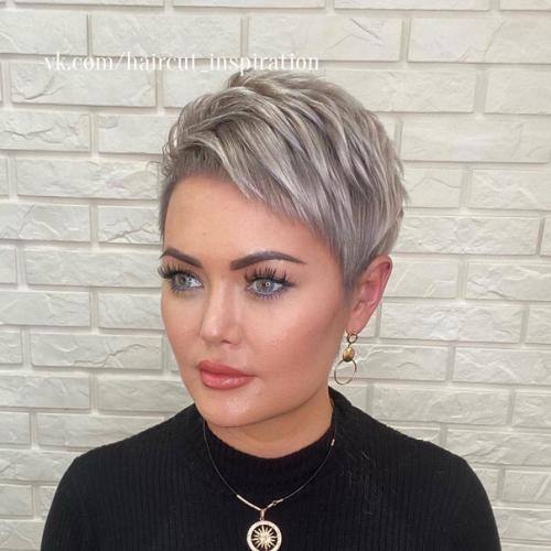 Короткая стрижка - это практично и удобно, необычайно стильно и в то же время весьма креативно и выразительно. 03