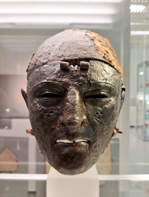 Впечатляющий парадный римский кавалерийский шлем с железной маской, покрытый серебром (тип неймеген - копс. 01