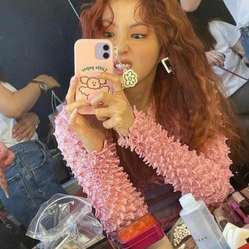 Theqoo одежда, которую носят многие знаменитости в наше время. 01 Theqoo одежда, которую носят многие знаменитости в наше время. 01