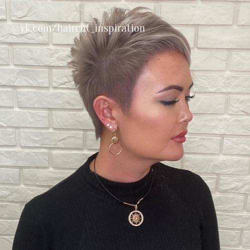 Короткая стрижка - это практично и удобно, необычайно стильно и в то же время весьма креативно и выразительно. 04