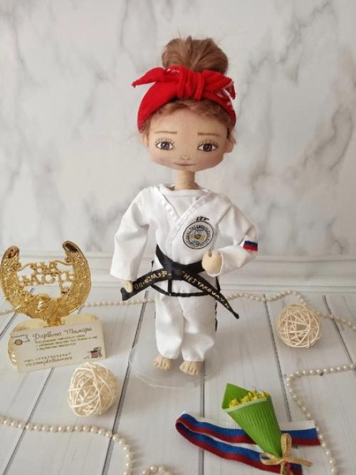 Она не Похожа на Оригинал, не тот Разрез Глаз. 03