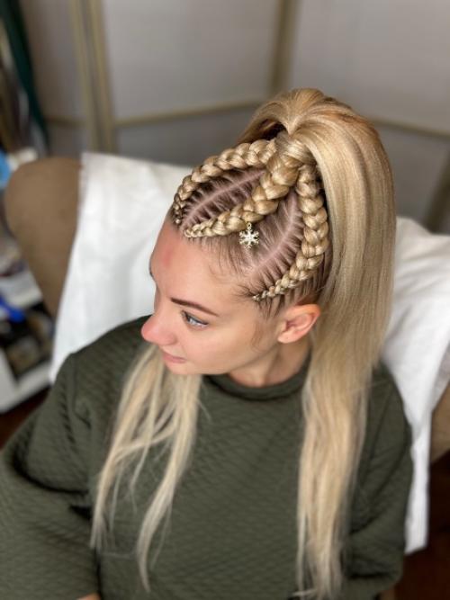 Топ причесок на корпоратив, с которыми еще и новый год встретить получится. 07