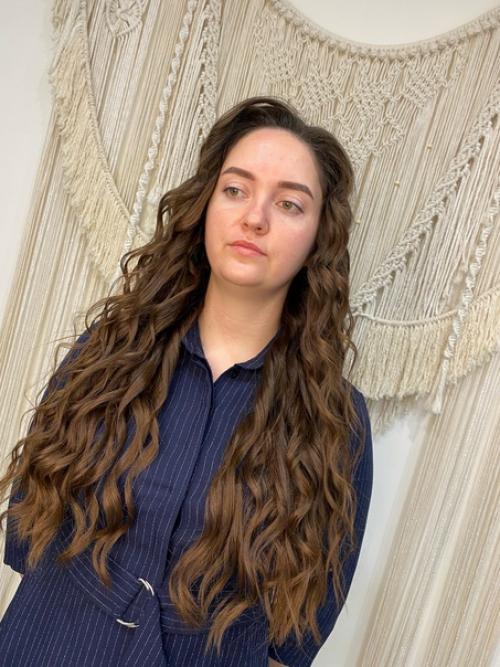 Локоны серфера - это знаменитая укладка, которая отличается эффектными кудрями овальной формы. 02