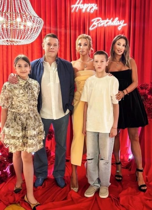 Детали скандального развода Павла и Алины буре: Дети Хотят Остаться с Мамой, Важно Сохранить их Уровень Жизни. 02