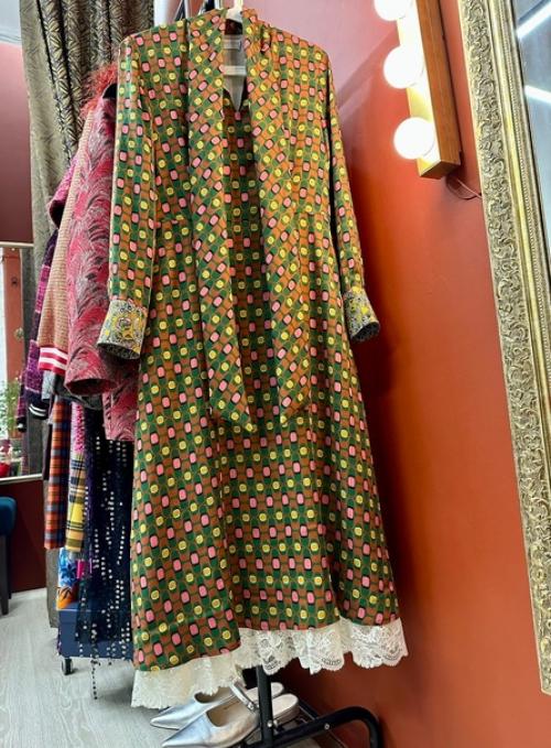 Новое платье, созданное специально по случаю дня рождения. 06