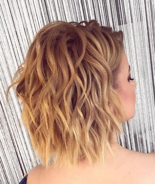 Многие думают, что разнообразить причёски на короткие волосы трудно. 03