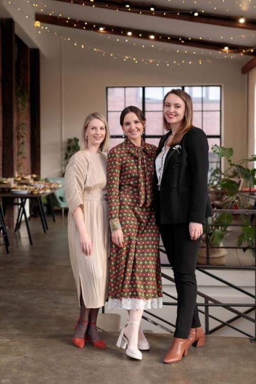 Новое платье, созданное специально по случаю дня рождения. 02