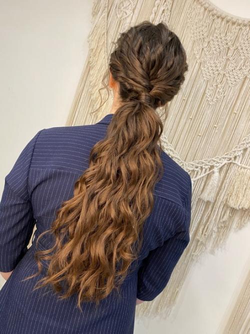 Локоны серфера - это знаменитая укладка, которая отличается эффектными кудрями овальной формы. 05